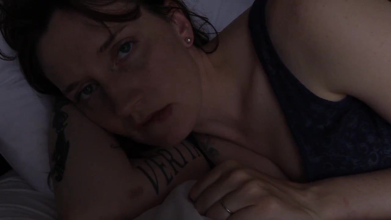 Bettie Bondage – Onlyfans – Sharing a small bed with Mom 4065