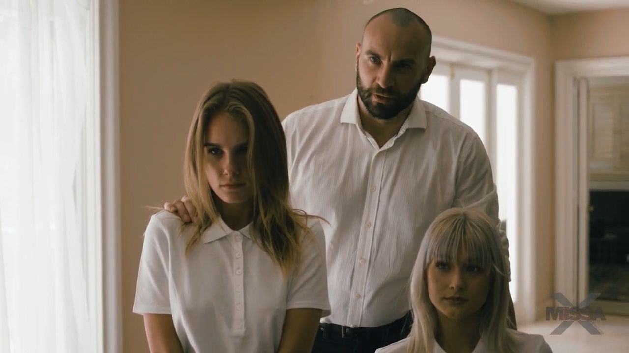 Mona Wales – Son also want to compliment Mommy`s dress – Family incest Porn Videos