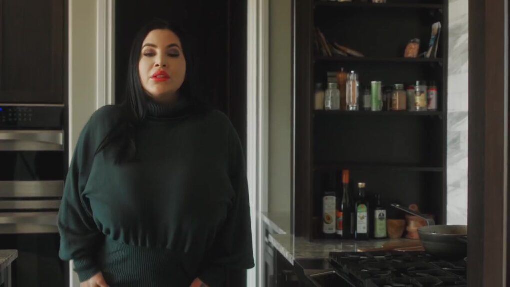 Korina Kova – Kitchen fun with Mommy